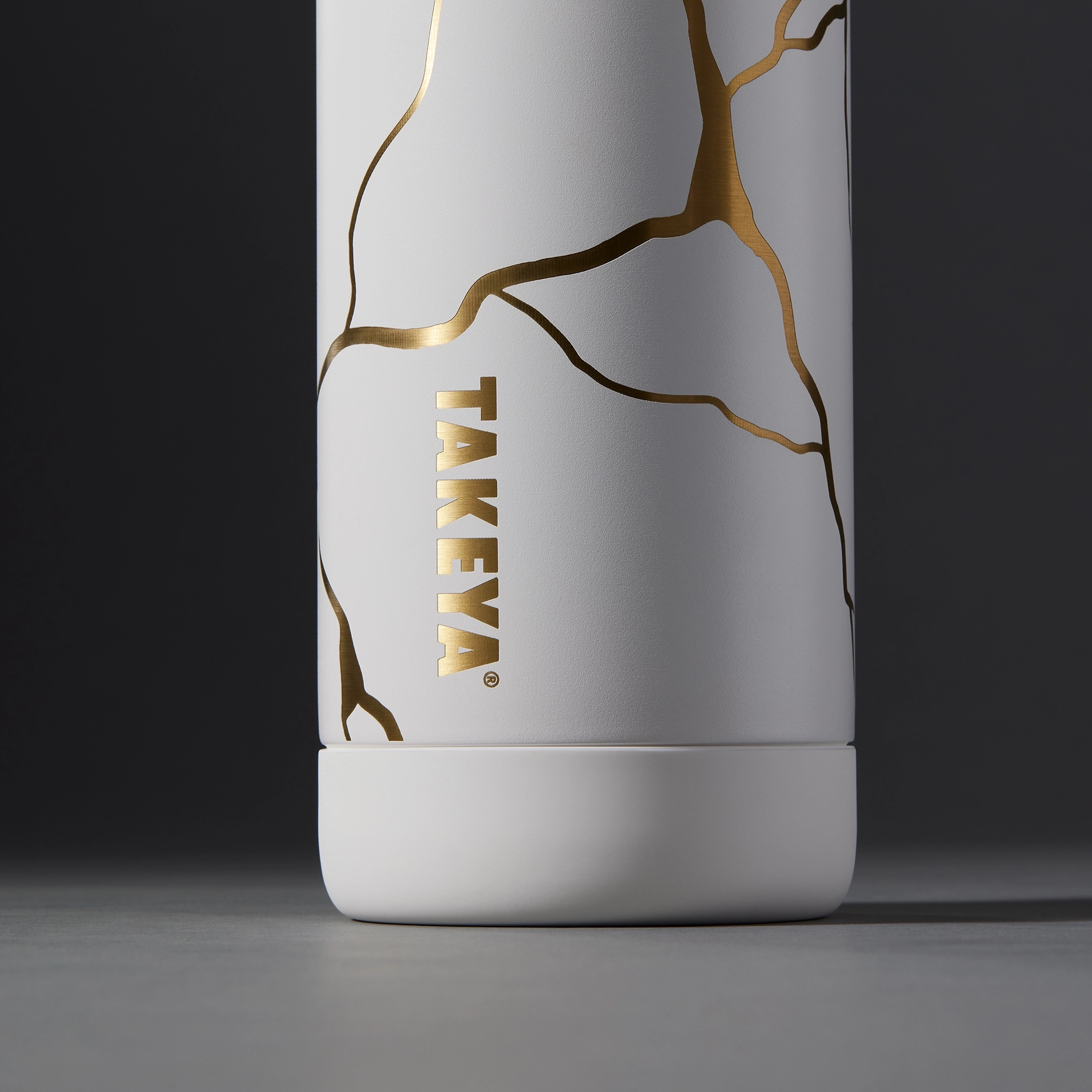 kintsugi-water-bottle-with-straw-lid-f0 51389-TK_HO25_Kintsugi_Takeya9236_Crop.png