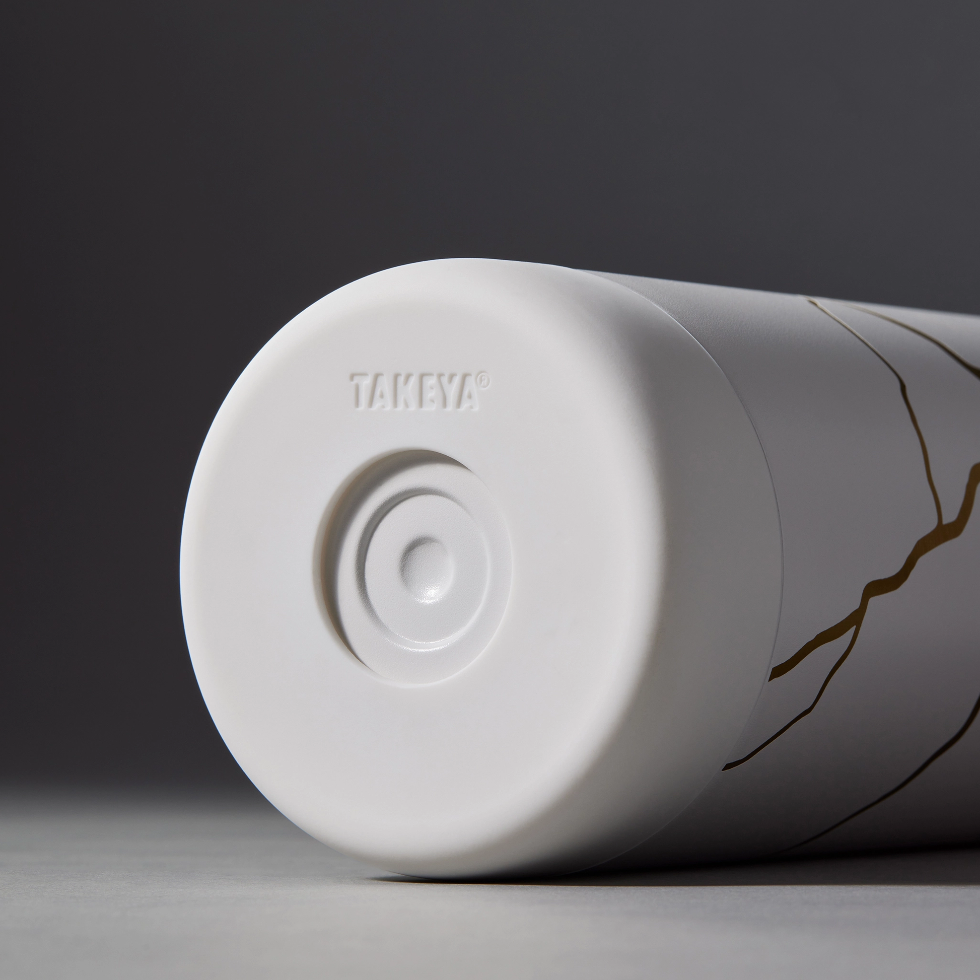 kintsugi-water-bottle-with-straw-lid-f0 51389-TK_HO25_Kintsugi_Takeya9255.png