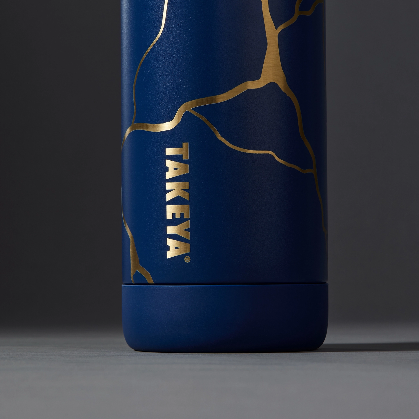 kintsugi-water-bottle-with-spout-lid-t1 51390-TK_HO25_Kintsugi_Takeya9241_Crop.png
